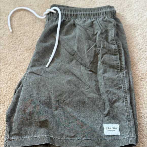 Calvin Klein Men’s Green Swim Trunks Shorts Drawstring Quick-Dry - Picture 1 of 5